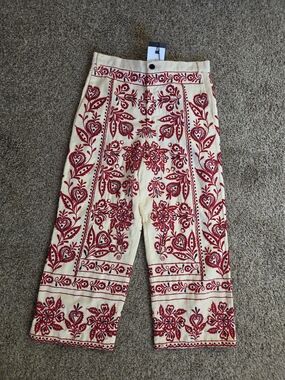 NWT Zara Cream with Red Embroidered Floral Pattern Capris